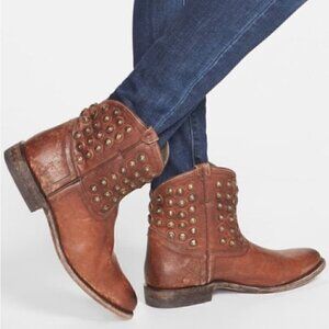Frye Wyatt Distressed Brown Leather Studded Short Western Boots - Size 5.5